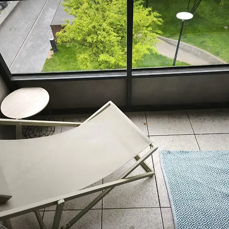 Cozy Urban - Balcony With Garden View * ブラチスラヴァ