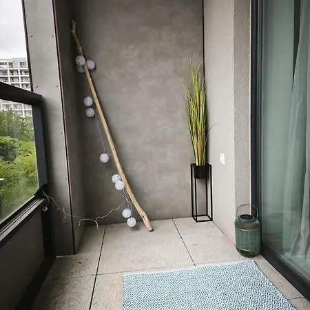 Cozy Urban - Balcony With Garden View براتسيلافا