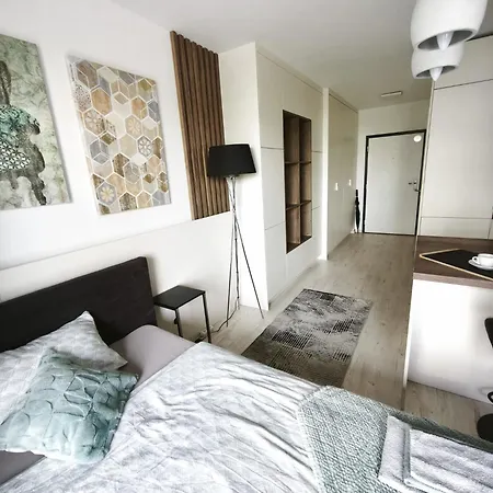 Cozy Urban - Balcony With Garden View Apartment *