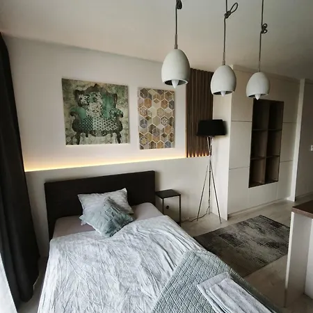 Cozy Urban - Balcony With Garden View Apartment