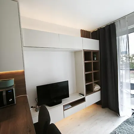 Cozy Urban - Balcony With Garden View *