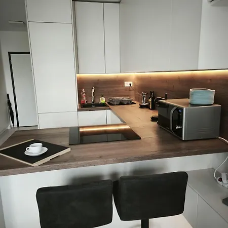 Cozy Urban - Balcony With Garden View ブラチスラヴァ