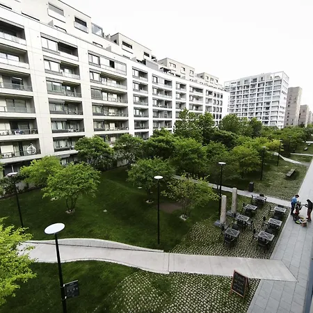 アパート Cozy Urban - Balcony With Garden View ブラチスラヴァ