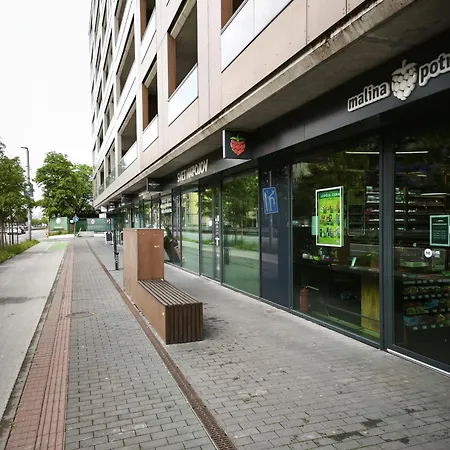 Cozy Urban - Balcony With Garden View * ブラチスラヴァ