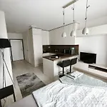 Cozy Urban - Balcony With Garden View 아파트