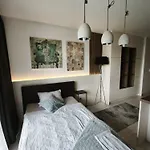 Cozy Urban - Balcony With Garden View 아파트