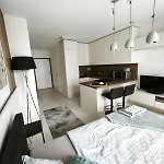 Cozy Urban - Balcony With Garden View 브라티슬라바