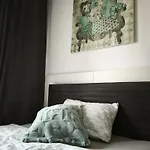 Cozy Urban - Balcony With Garden View 아파트