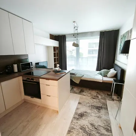 Cozy Urban - Balcony With Garden View ברטיסלאבה