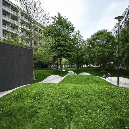 Cozy Urban - Balcony With Garden View 아파트 *