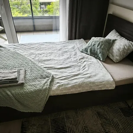 Cozy Urban - Balcony With Garden View 아파트 브라티슬라바