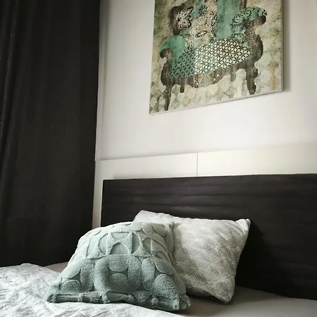 Cozy Urban - Balcony With Garden View דירה