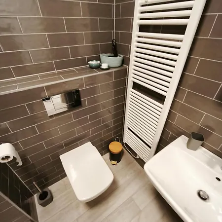 Cozy Urban - Balcony With Garden View דירה ברטיסלאבה