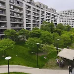 Cozy Urban - Balcony With Garden View 아파트 *